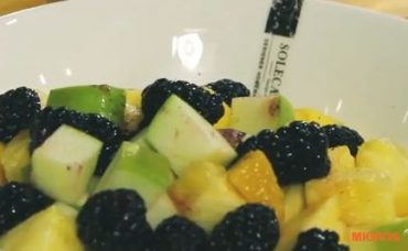 Ananaslı Böğürtlenli Meyve Salatası Tarifi