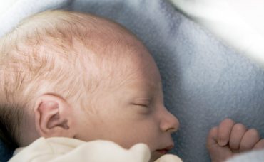 Yenidoğan Bebeklerde Saç Bakımı Nasıl Yapılmalıdır?