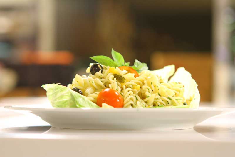 Zeytinli Makarna Salatası Tarifi