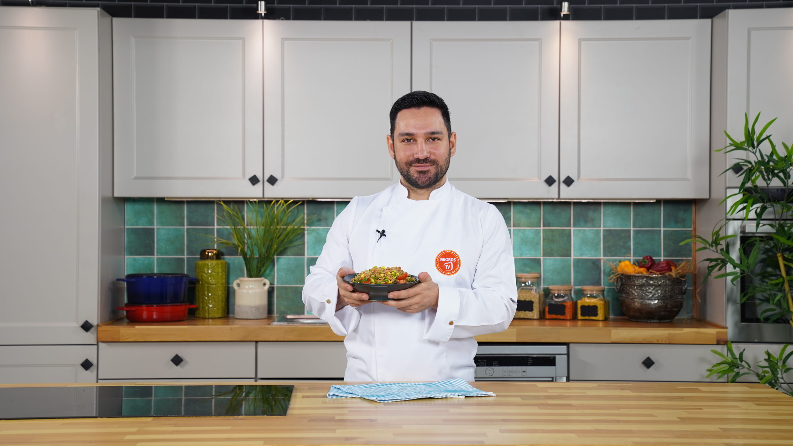 Halil Şef ile Ramazan Tarifleri: Arpa Şehriyeli Salata