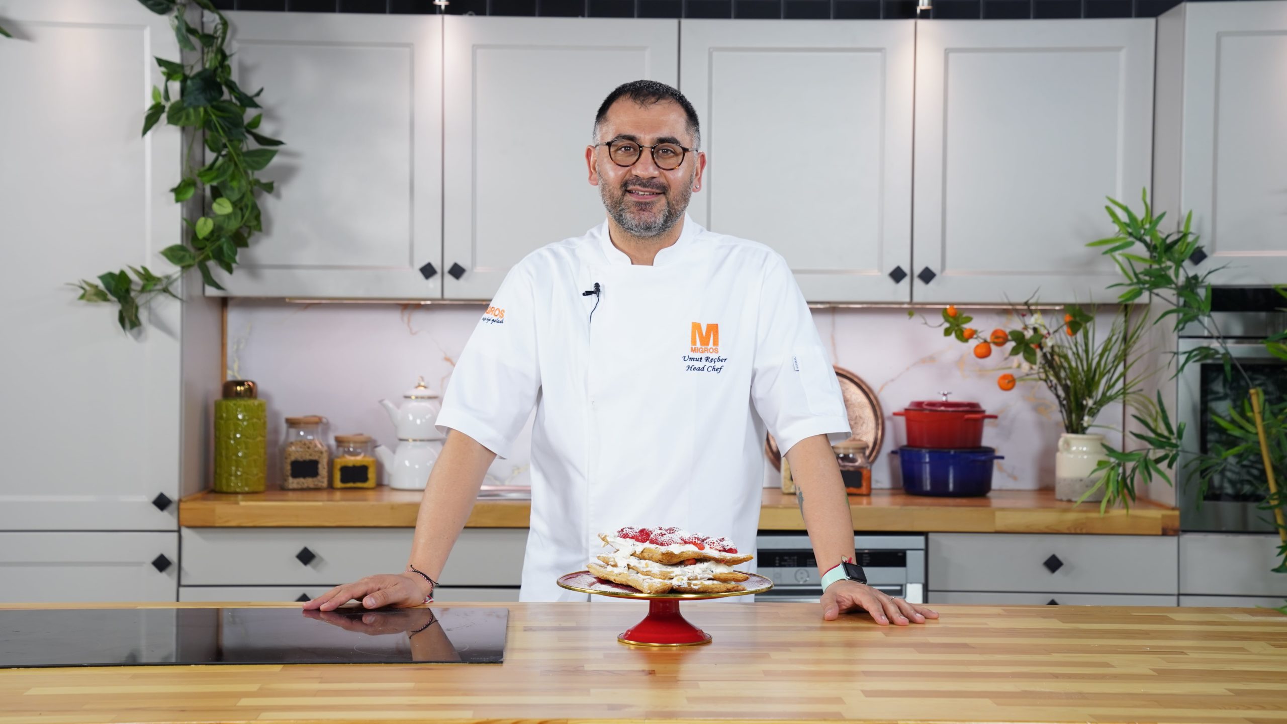 Umut Şef’ten Ramazan Tarifleri: Çilekli Milföy Pasta