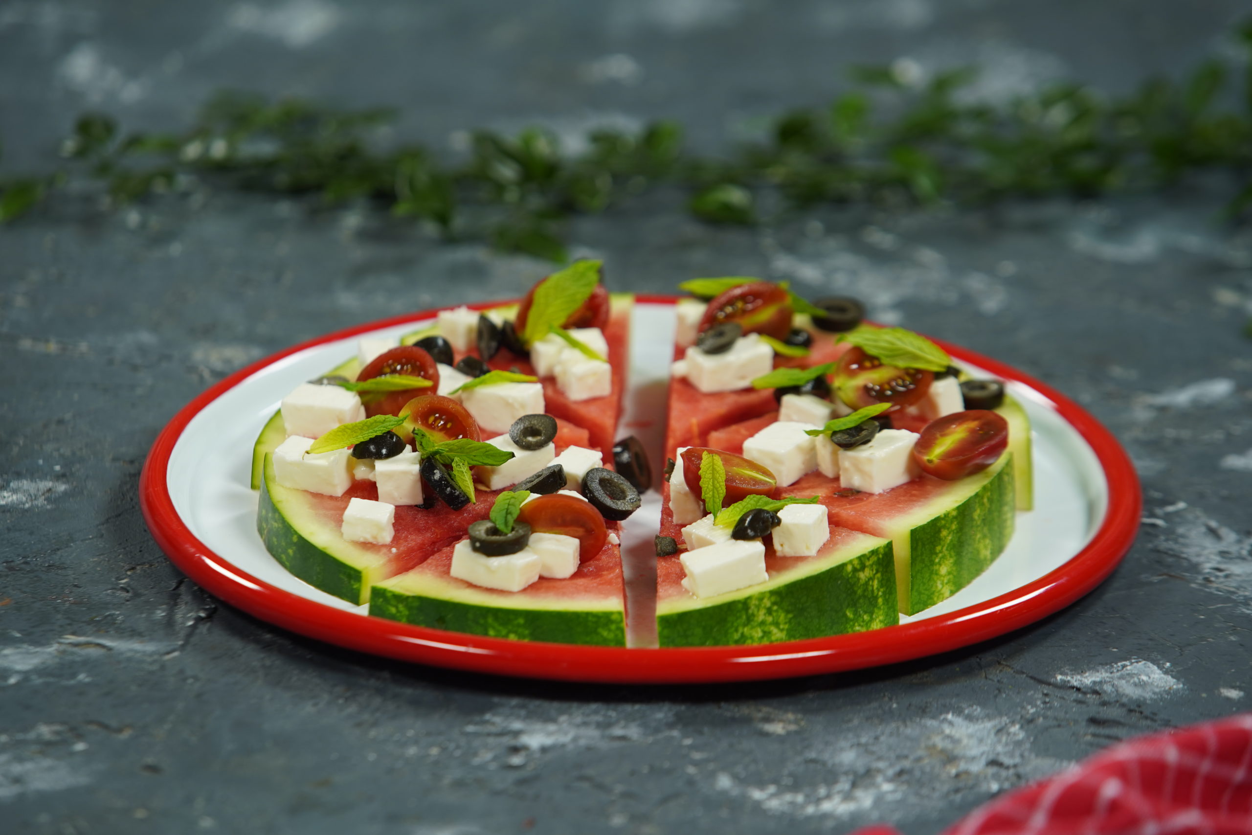 200 Kalori Altı Tarifler: Karpuz Pizza