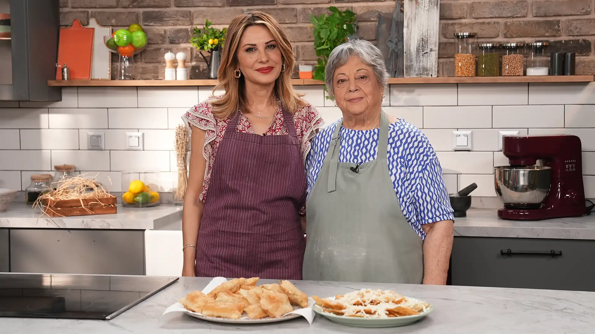 Hande Kazanova ve Annesinden Puf Böreği & Tatlısı | Anne Elinden Tarifler