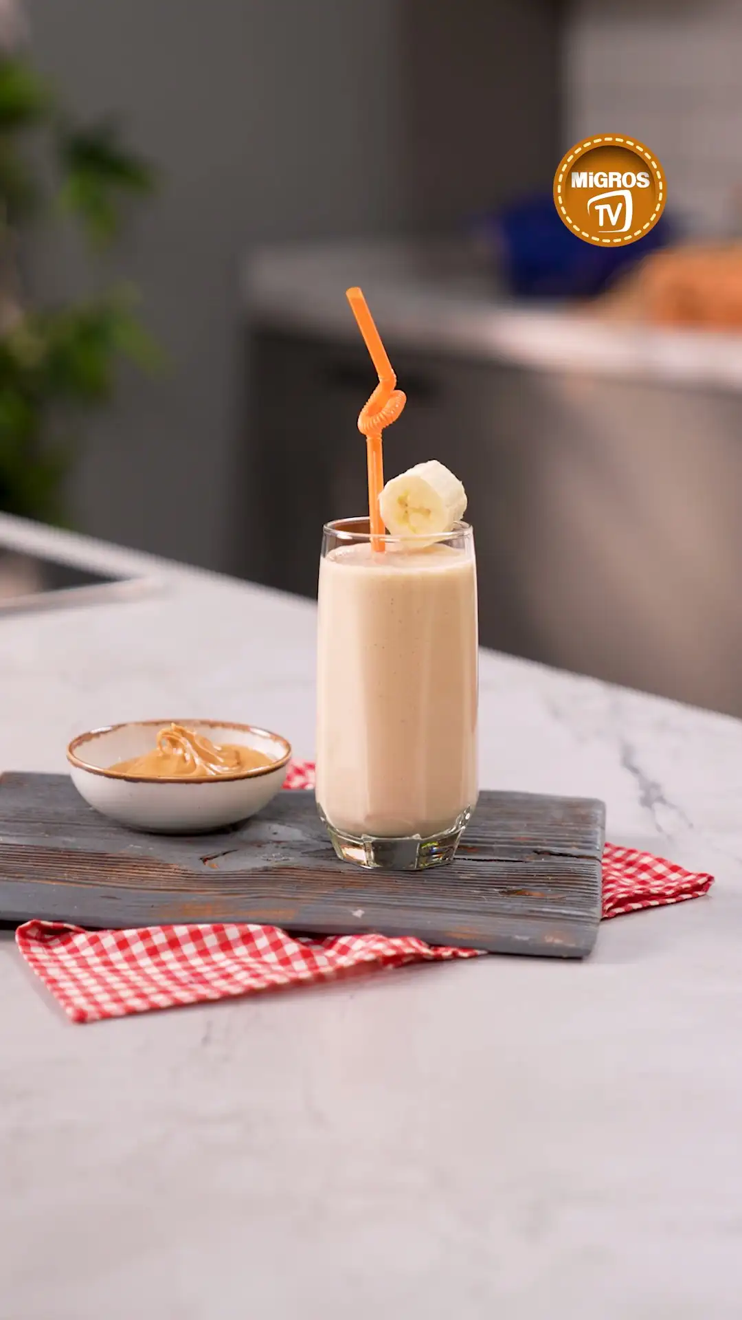 Yaz Sıcaklarına Ferahlatıcı Çözüm: Muzlu Fıstıklı Smoothie Tarifi