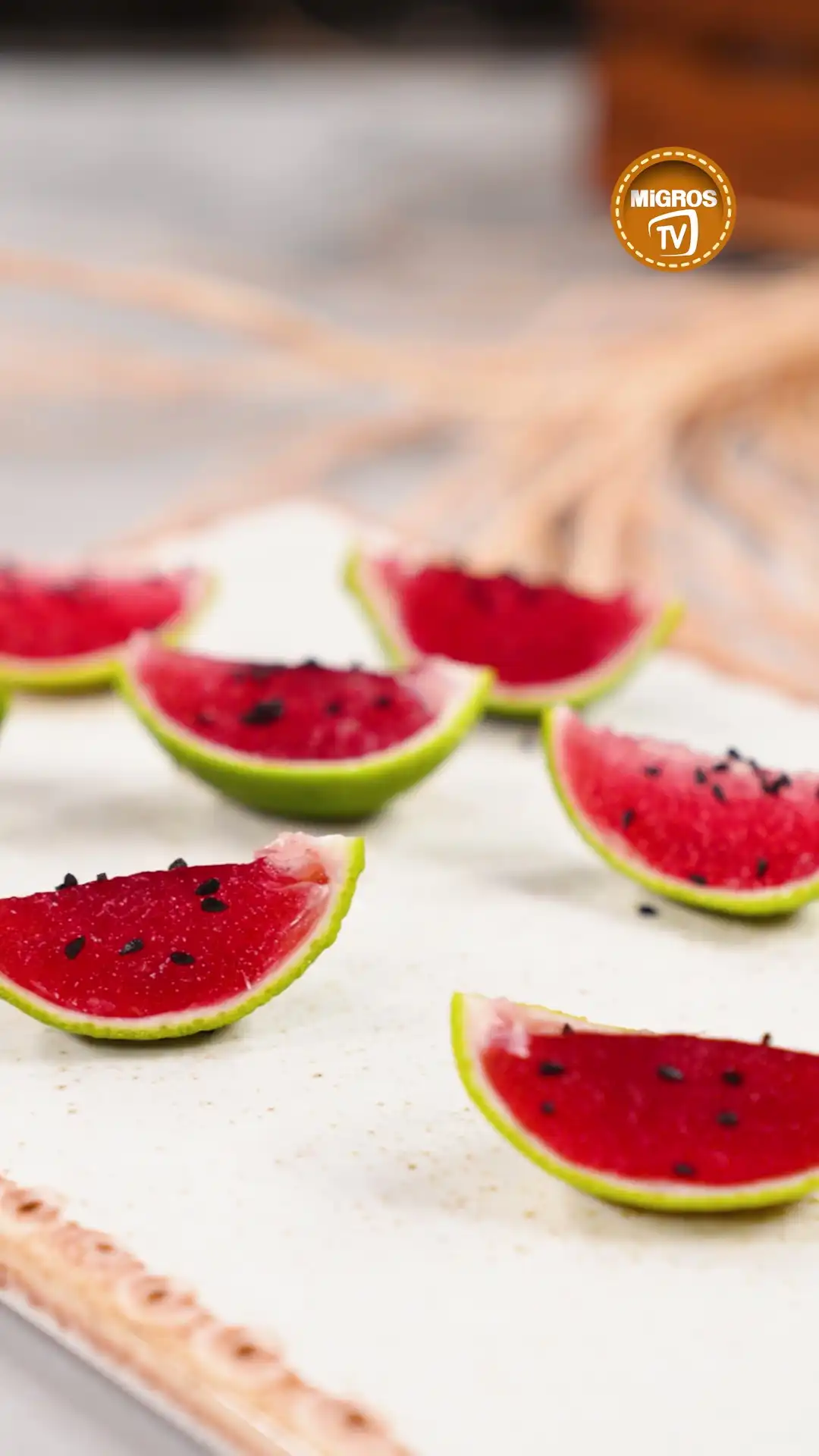 Sıcak Yaz Günlerine Ferahlatıcı Bir Dokunuş: Karpuz Görünümlü Lime Tarifi