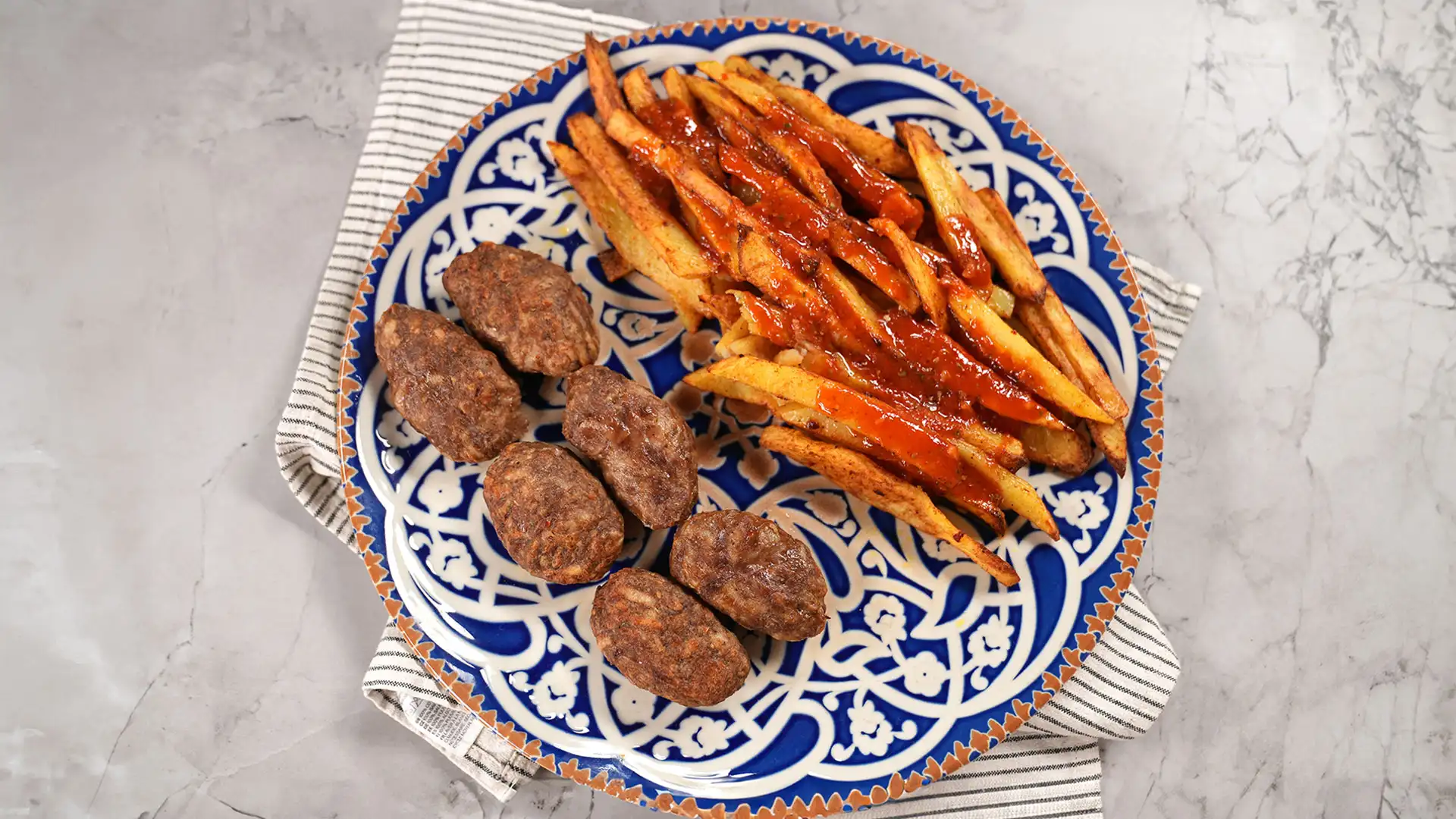 Kıbrıs Köftesi ve Ege Soslu Patates Tarifi | Sahrap Soysal’dan Philips Airfryer ile