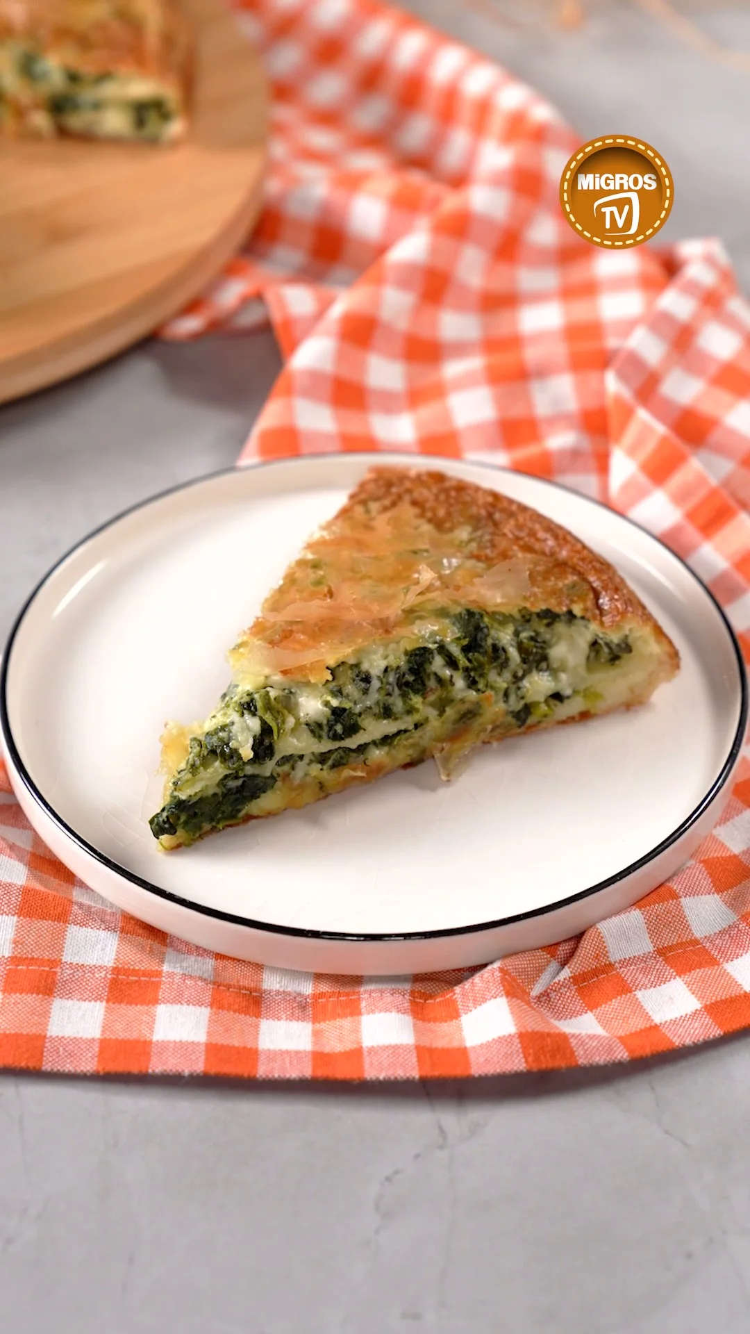 Hazır Yufkadan Ispanaklı Börek Tarifi