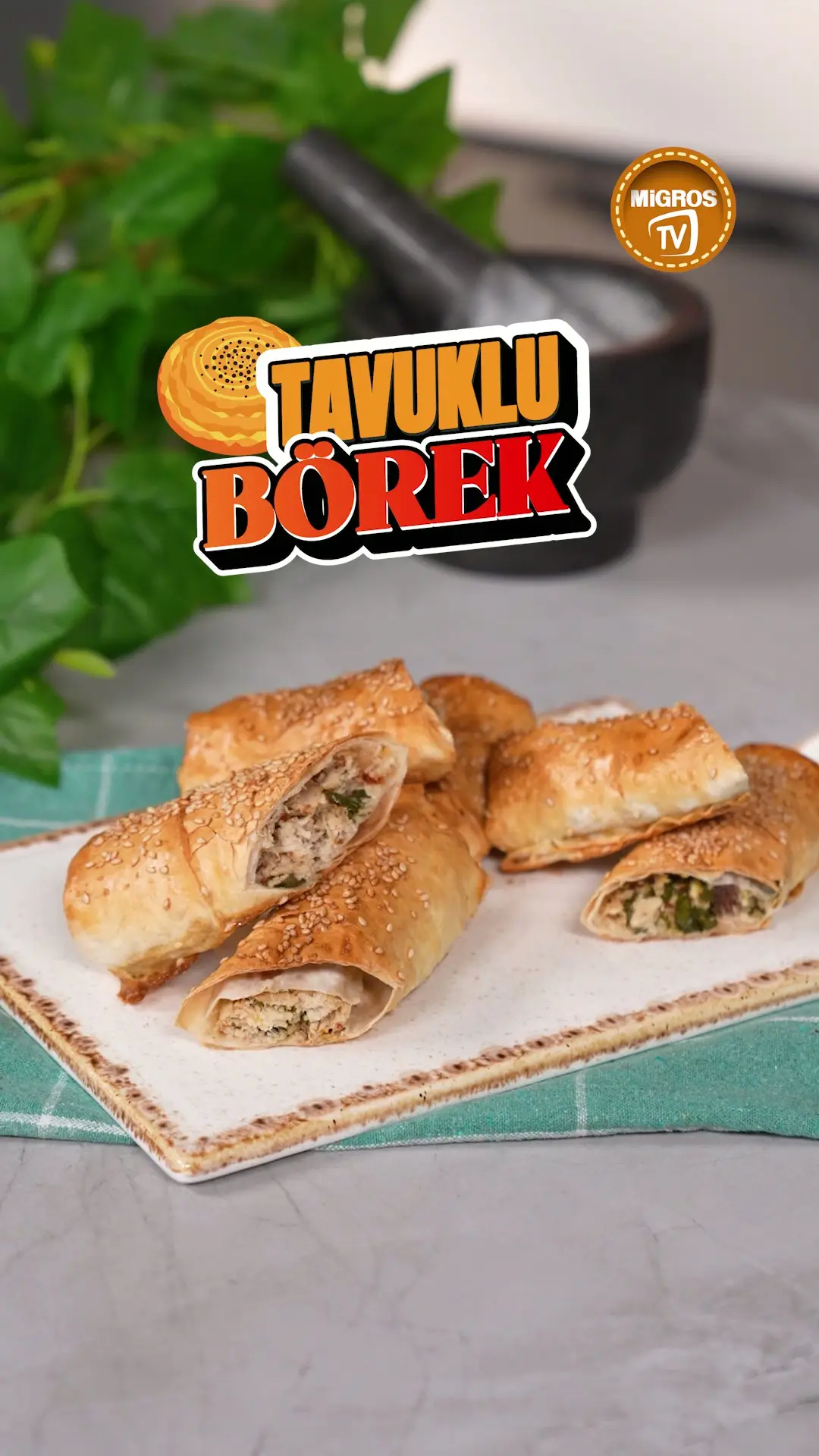 Misafirleriniz Bayılacak! En Kolay Tavuklu Rulo Börek