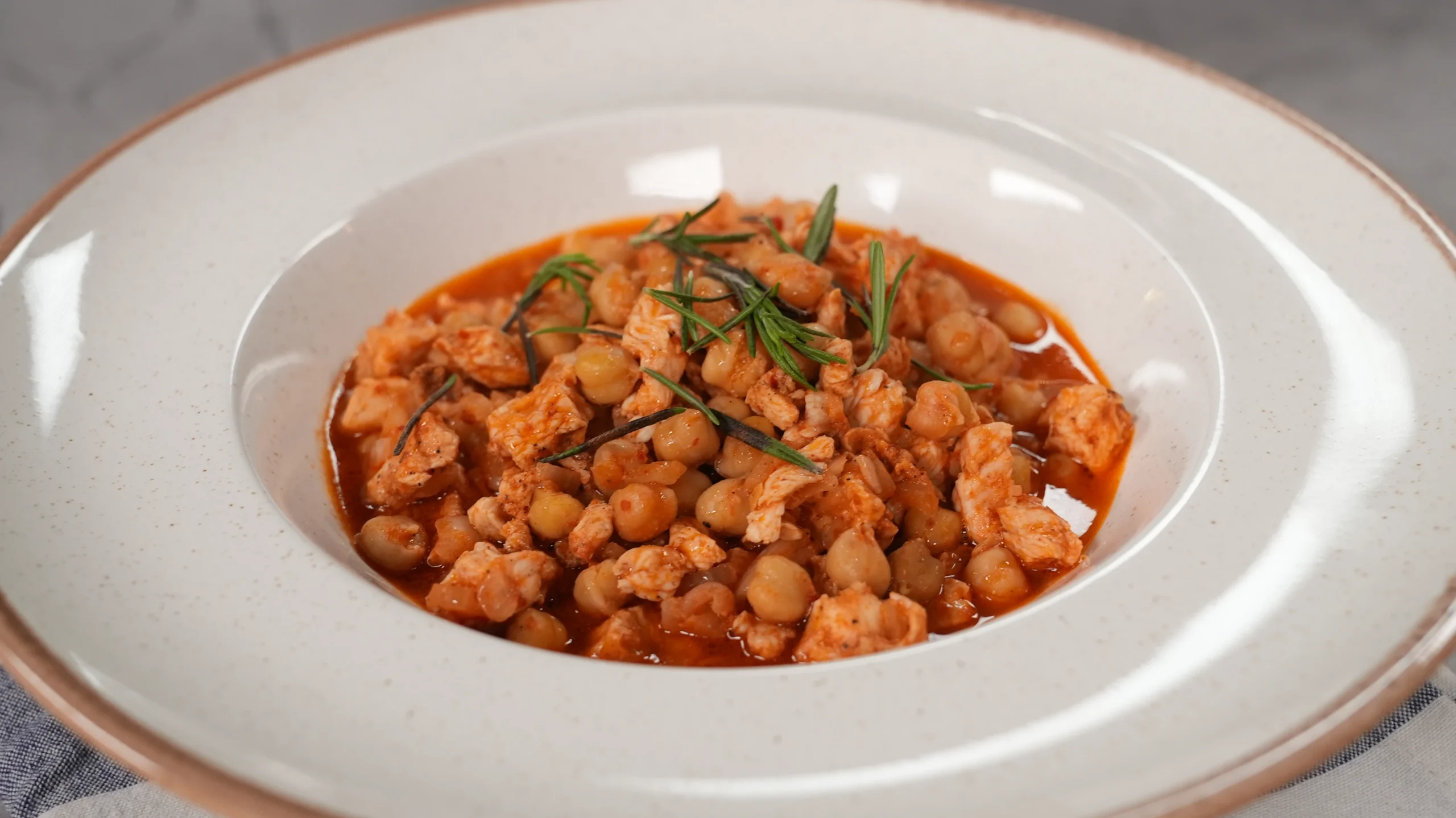 Sahrap Soysal ile Philips Airfryer Tarifleri: Tavuklu Nohut Tava & Kadayıflı Baklava