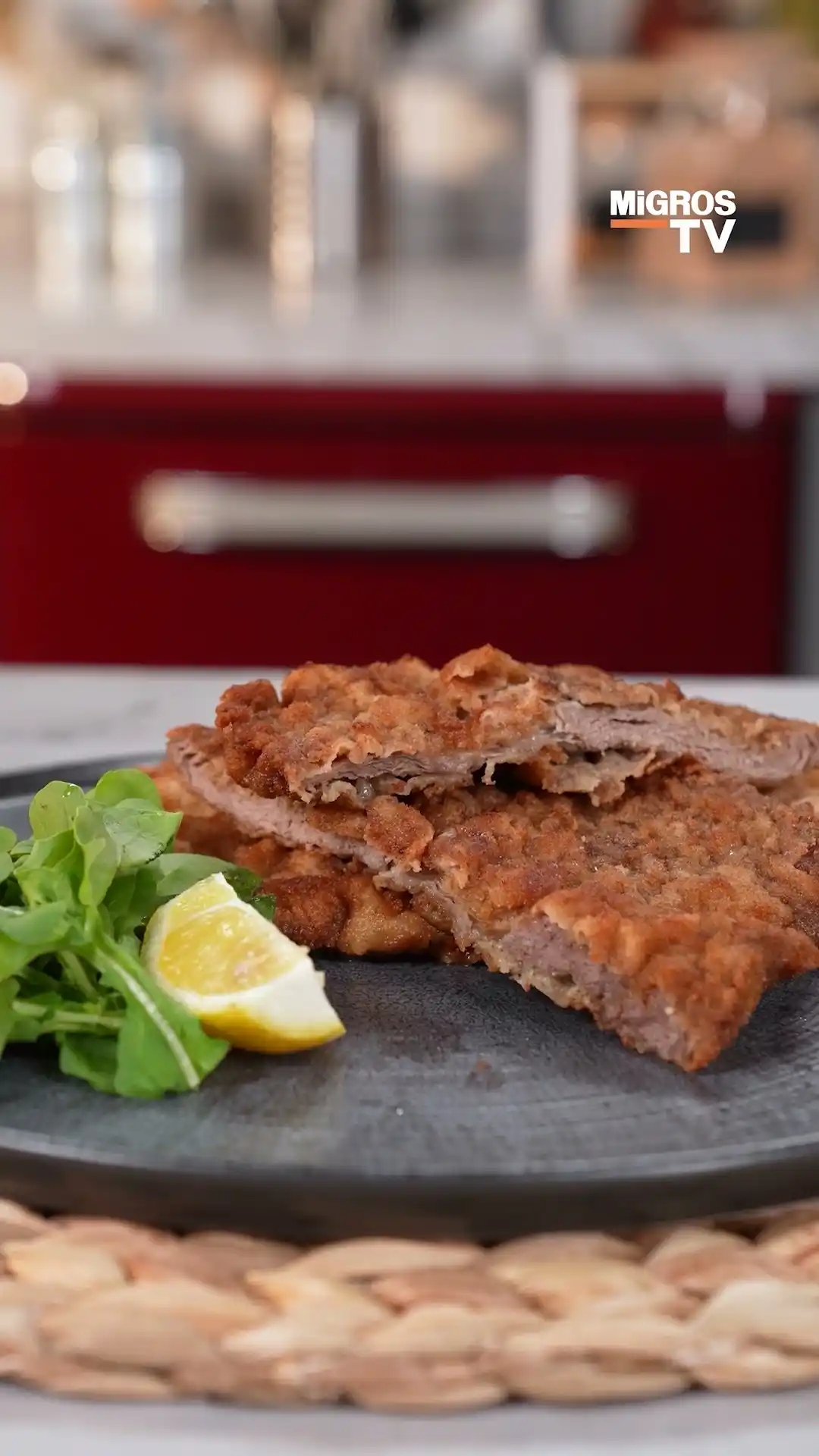 Dana Şinitzel Nasıl Yapılır? Lokum Gibi Et Tarifi!