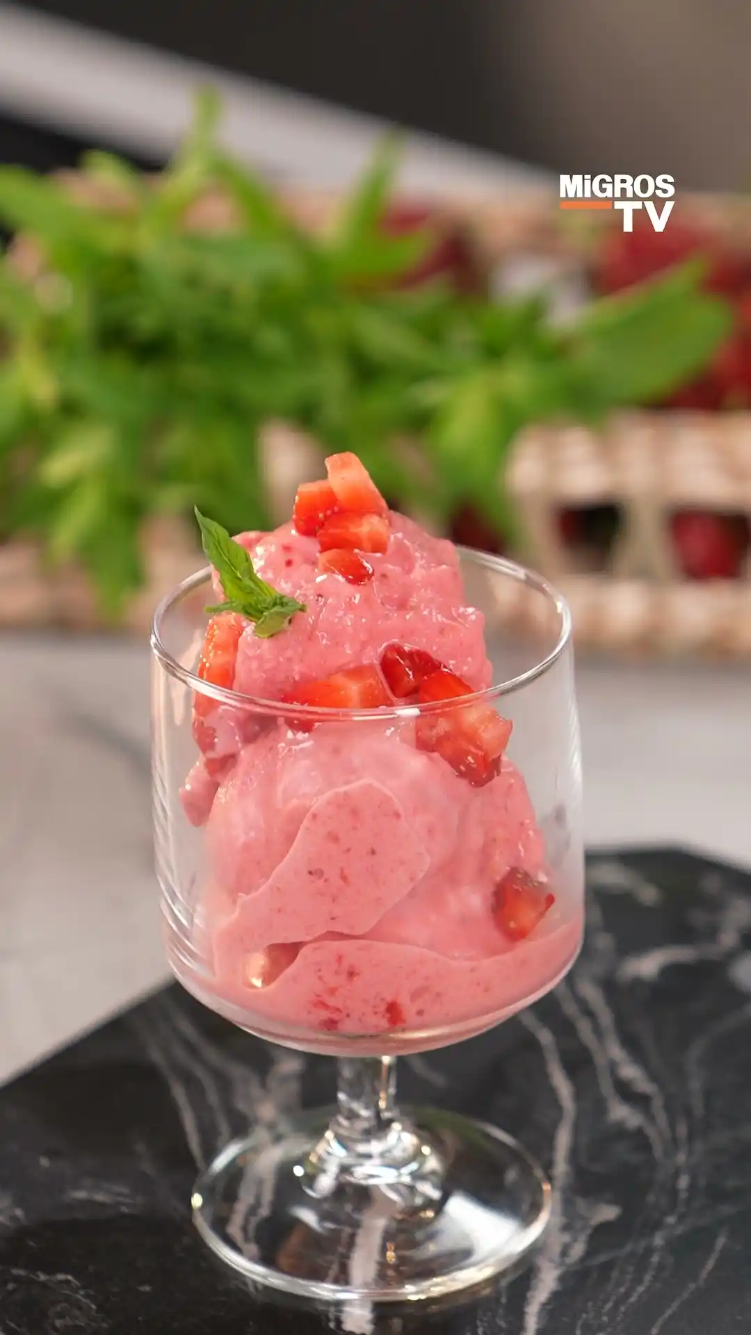 3 Malzemeli Serinlik: Bu Dondurma Tarifi Yazın Favorisi Olacak!