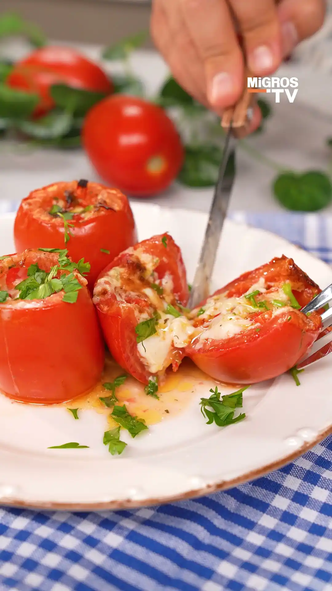 Kahvaltıya Damga Vuran Tarif: Fırında Peynirli Domates!