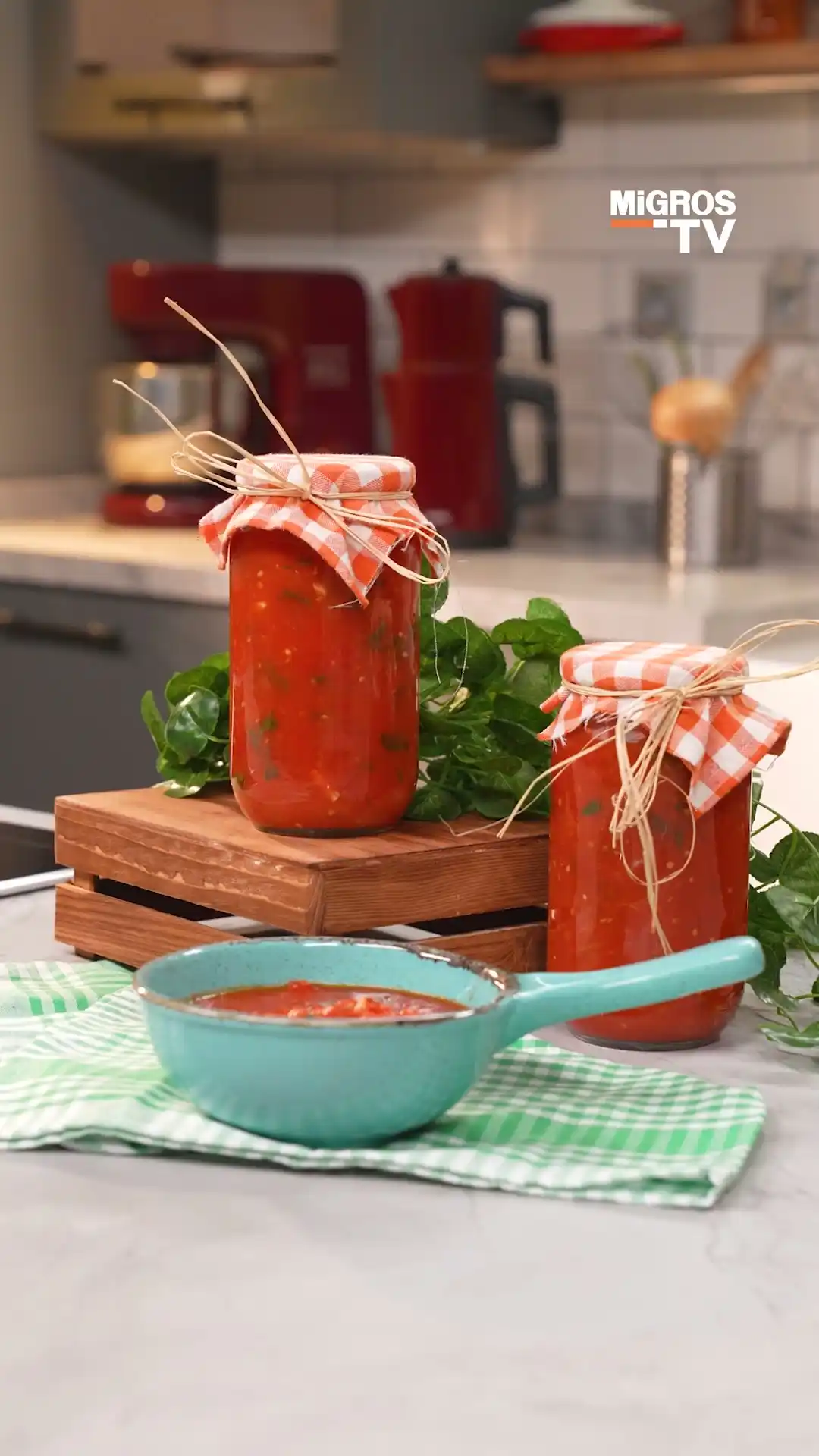 Domatesli Fesleğenli Kışlık Sos Tarifi