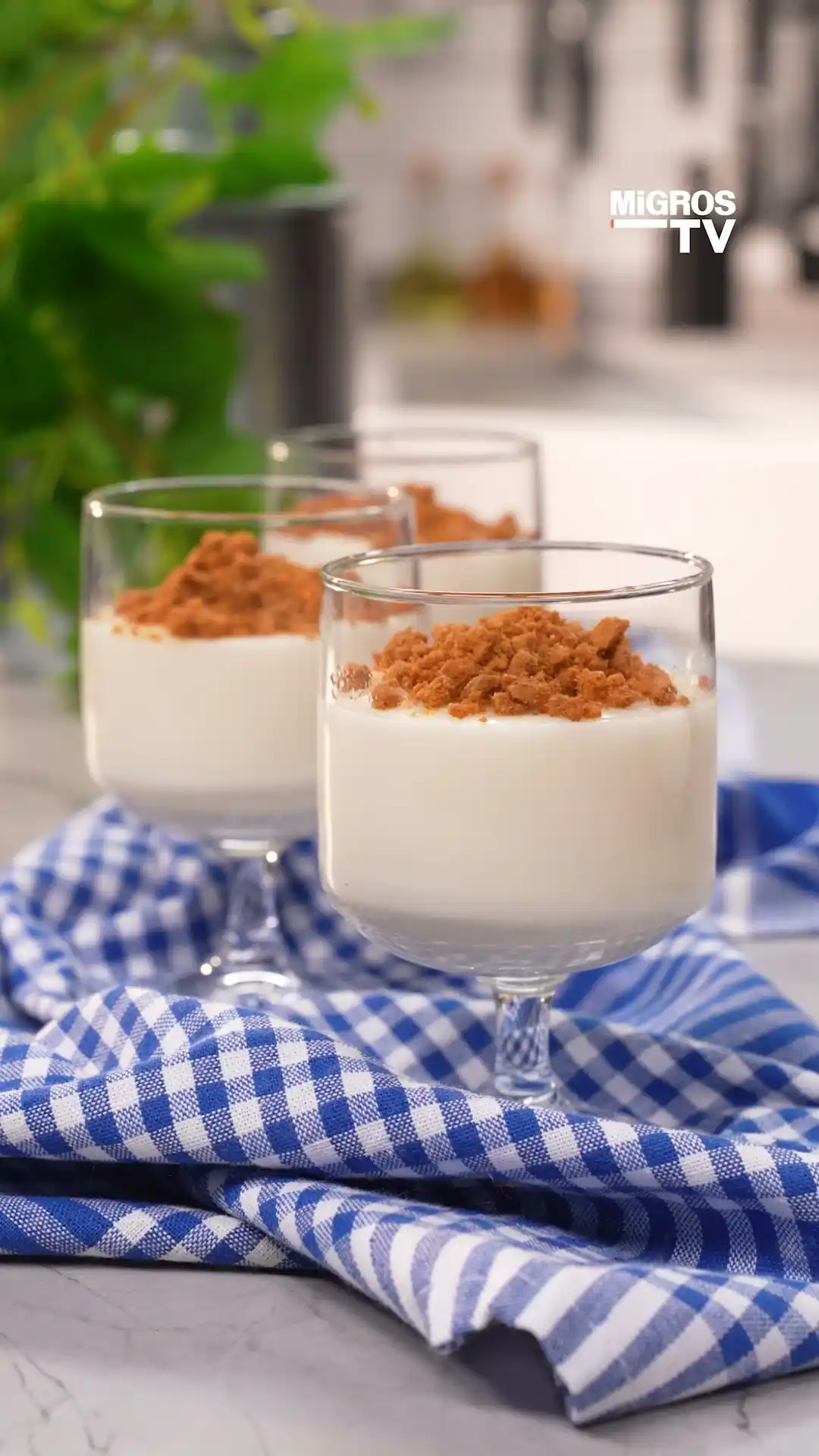 15 Dakikada Nefis Damla Sakızlı Muhallebi! İpeksi Kıvam Garantili