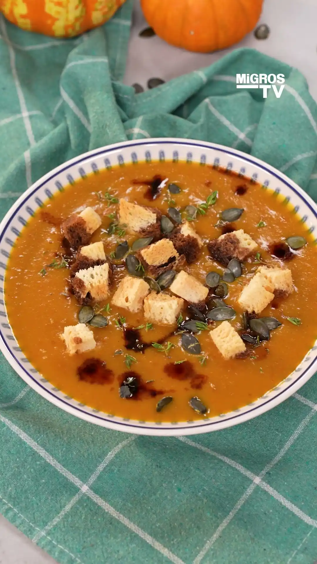 Balzamik Sirkeli Balkabağı Çorbası: Sonbaharın En Şık Lezzeti