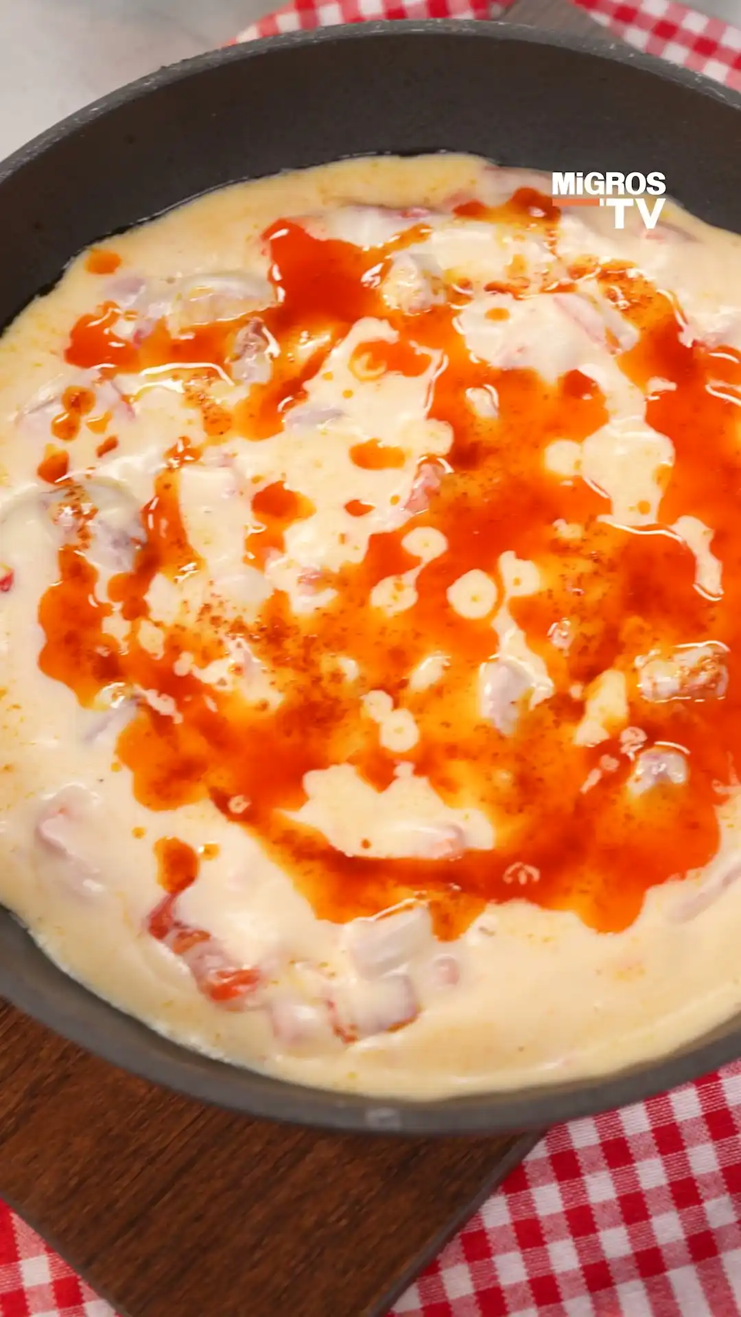 Tek Tavada Sütlü Sucuklu Biber (Peynirler Eriyor)