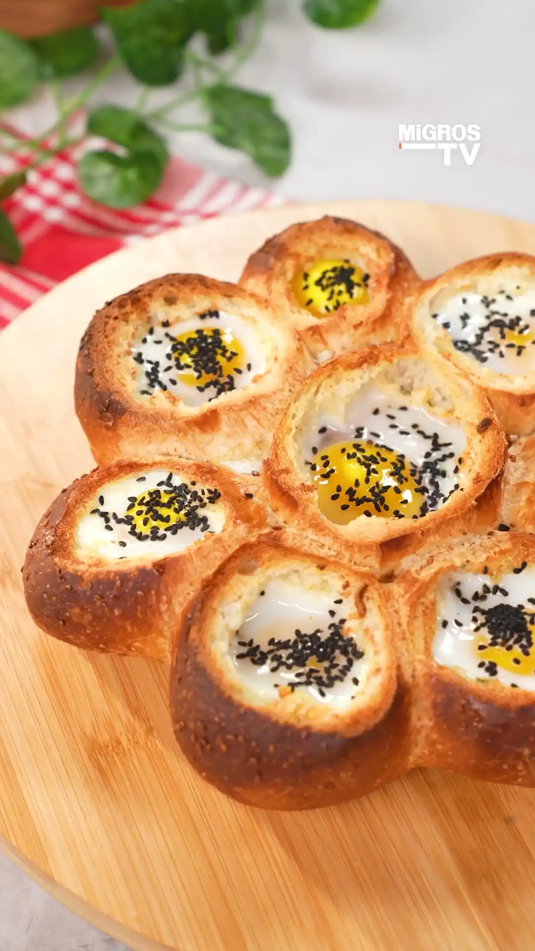 Bu Kahvaltı Viral Olur: Çiçek Ekmeğinde Yumurta!