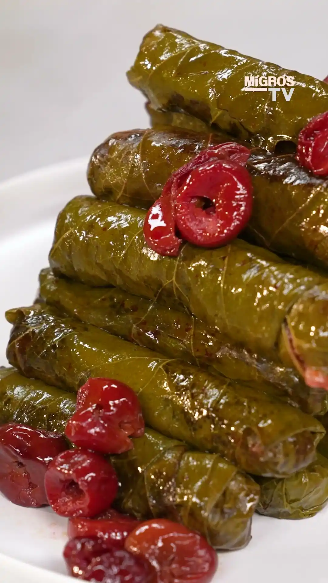 Tadı Damağınızda Kalacak: Vişneli Yaprak Sarma Tarifi