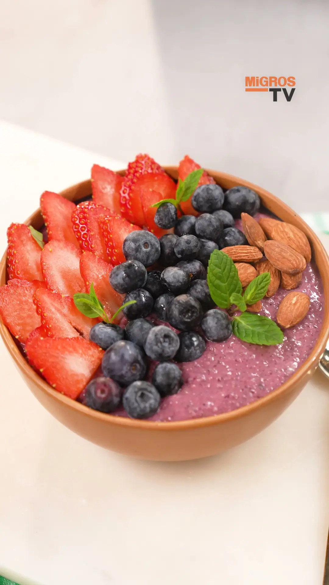 Bu Renk Gerçek Mi? Pancarlı & Chialı Probiyotik Smoothie Bowl