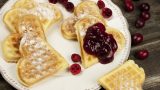 En Tatlı Sabahlara: Reçelli Waffle